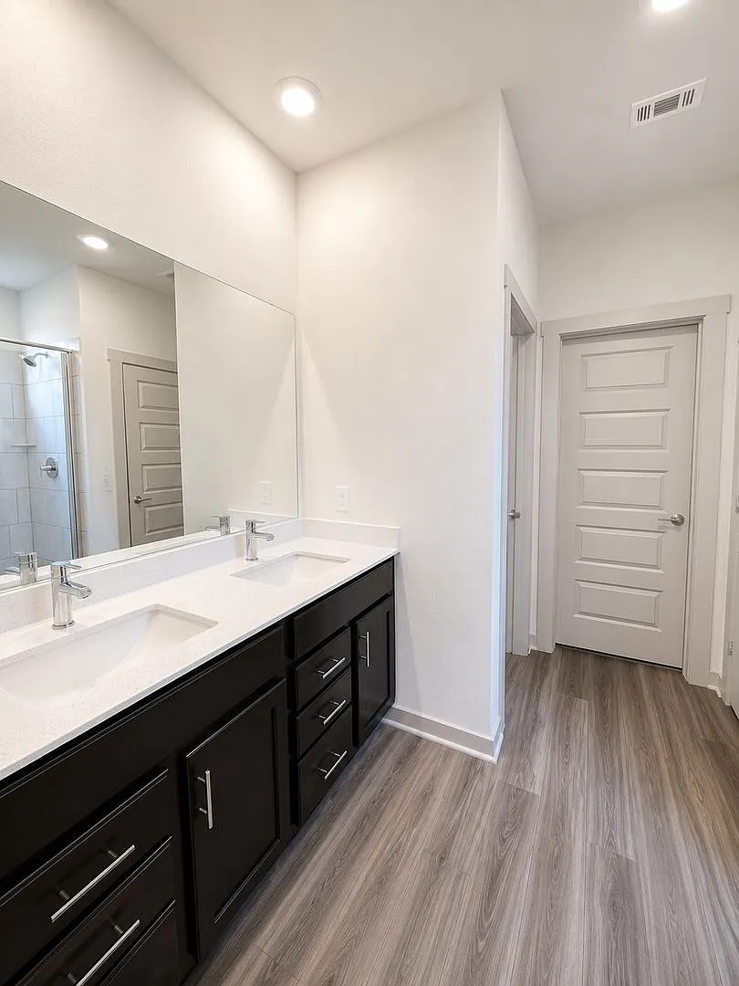Parker Station - Minutes to Mueller Attractions / 4 bedrooms & 3 Baths — Photo 3