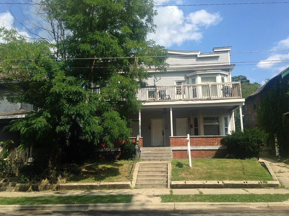 1st image of 610 Lafayette Ave NE
