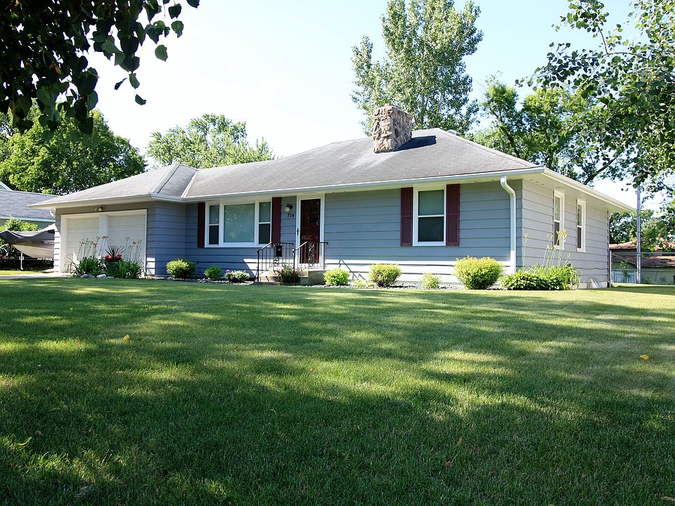 1st image of 716 Oakwood Dr