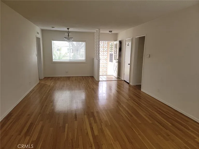 13203 Isis Ave — Photo 4
