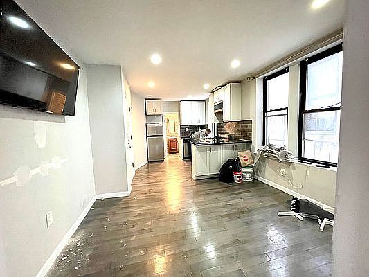 3rd image of 280 W 117th St APT 3A