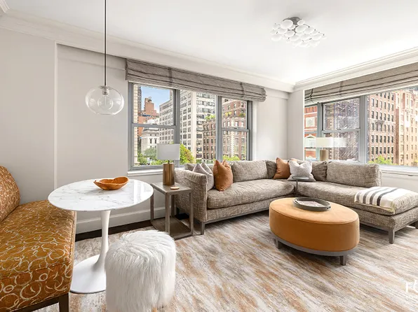 650 Park Avenue 7D image 3 of 11