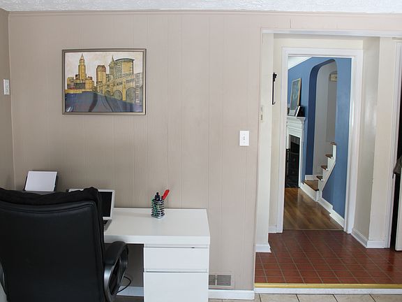 5th image of 3893 Silsby Rd