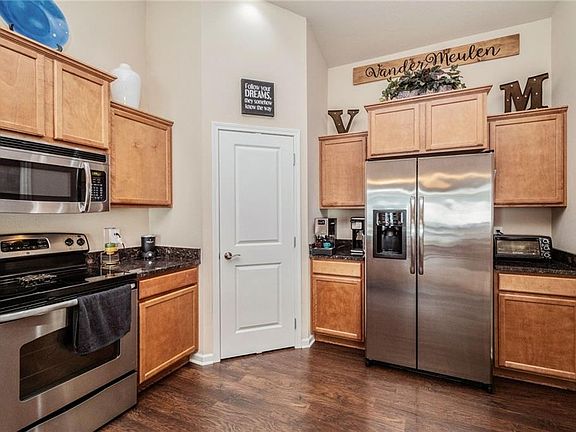 5th image of 5826 S Glenstone Ct