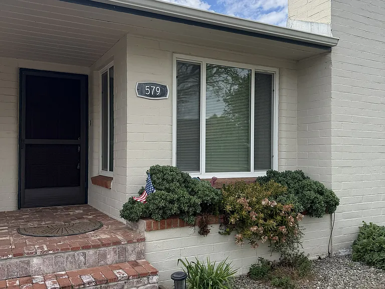 579 W C St — Photo 3