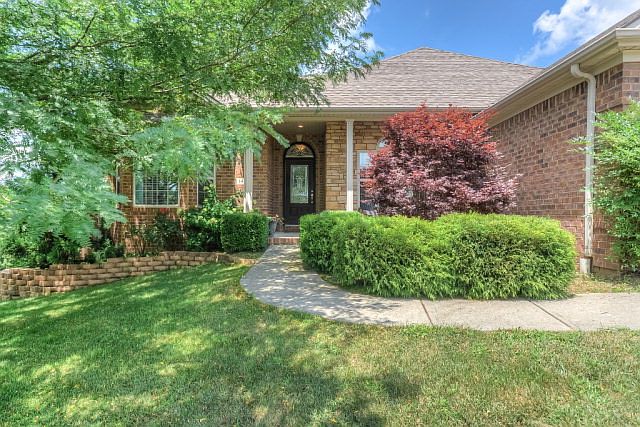 1st image of 142 Troon Ct