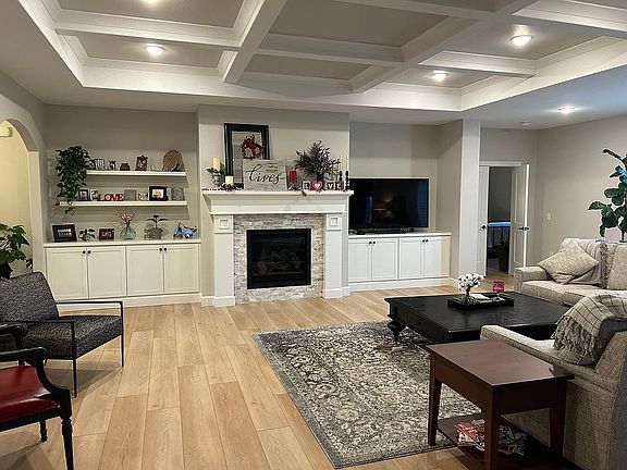 4th image of 710 Quartz Ln