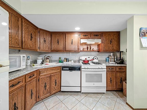 2nd image of 4545 N Milwaukee Ave APT 2D
