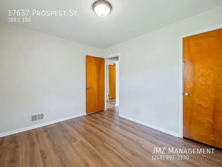 17637 Prospect St — Photo 14