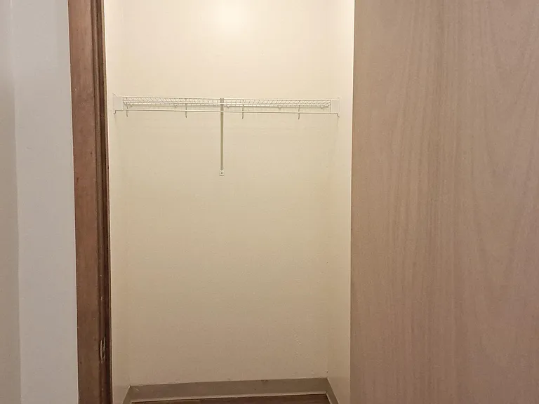 Rolling Hills Apartments — Photo 27