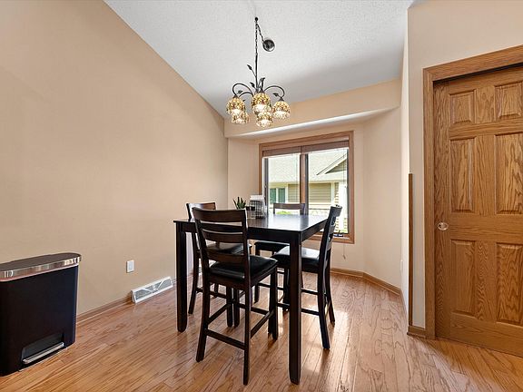 5th image of W240N2340 E Parkway Meadow Cir