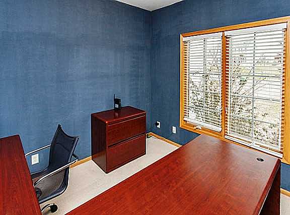 5th image of 1095 SE Westwoods Dr