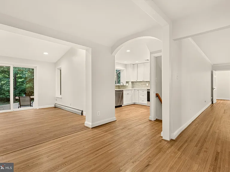 2375 N Vernon St — Photo 19