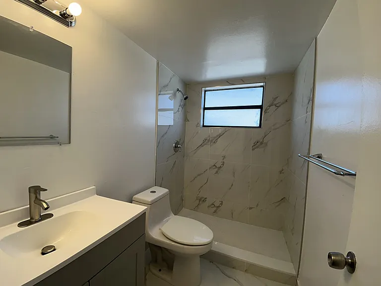 142 SW 18th Ave #20 — Photo 10
