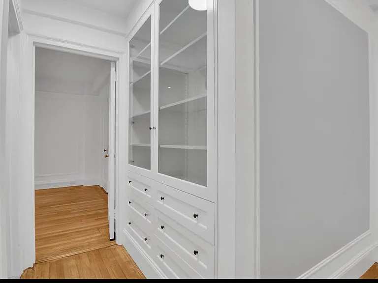 162 W 56th St #1105 — Photo 10