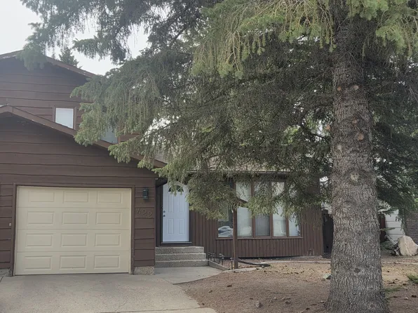 422 Skeena Ct, Saskatoon, SK S7K 4H2