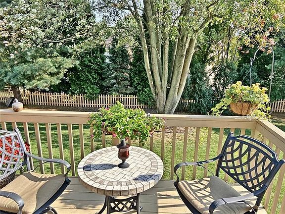 5th image of 304 Hillcrest Dr