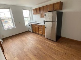 202 S 3rd St #B, Watertown, WI 53094