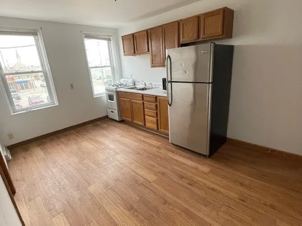 202 S 3rd St #B, Watertown, WI 53094