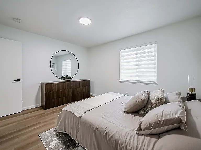 All New Luxury Living In Plymouth — Photo 52