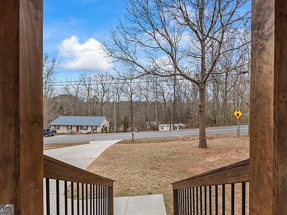 3rd image of 475 Hilltop Way