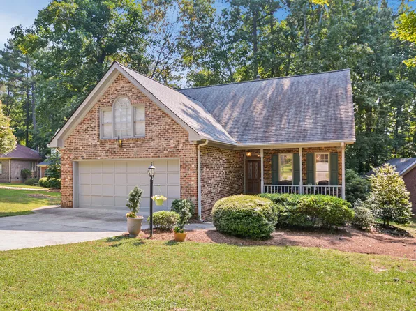 104 Coventry Ln, Cary, NC 27511