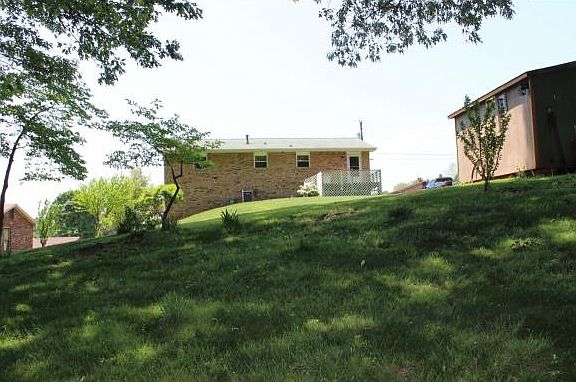 5th image of 108 Castle Ave