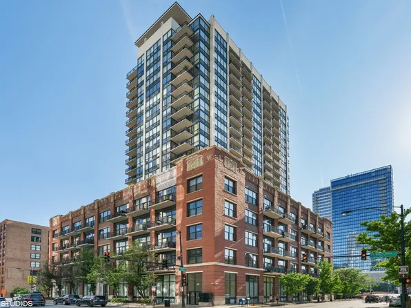 210 S Desplaines St APT 1806, Chicago, IL 60661