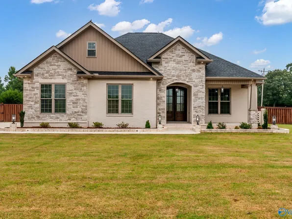 24957 Windward Dr, Athens, AL 35613