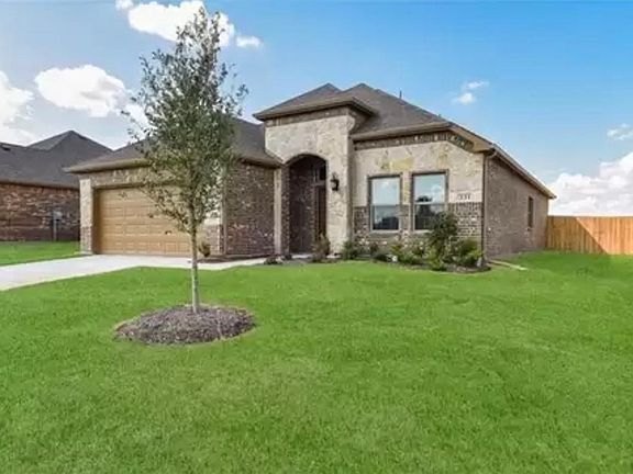 3rd image of 331 Pecos Dr