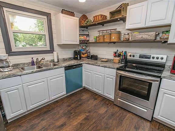 5th image of 204 Wenner St