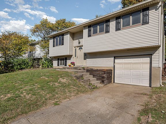 3rd image of 6575 Louise Ct