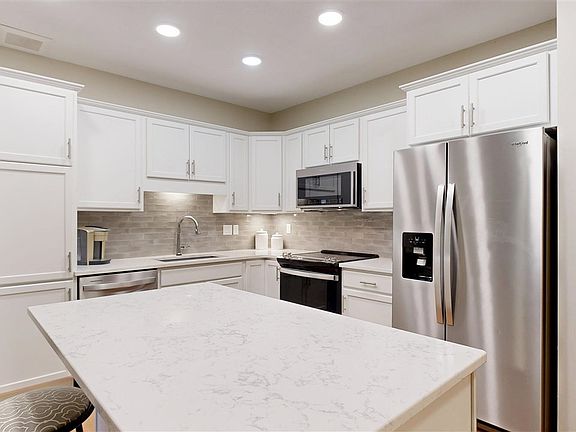 4th image of 750 E Foster Rd #116