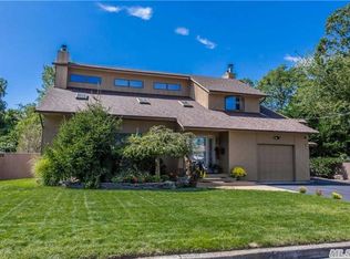 92 Holmes Ave, Islip, NY 11751