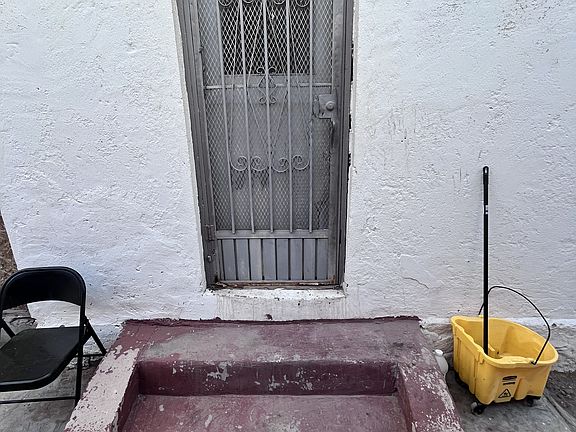 3rd image of 1309 E Yandell Dr Unit A
