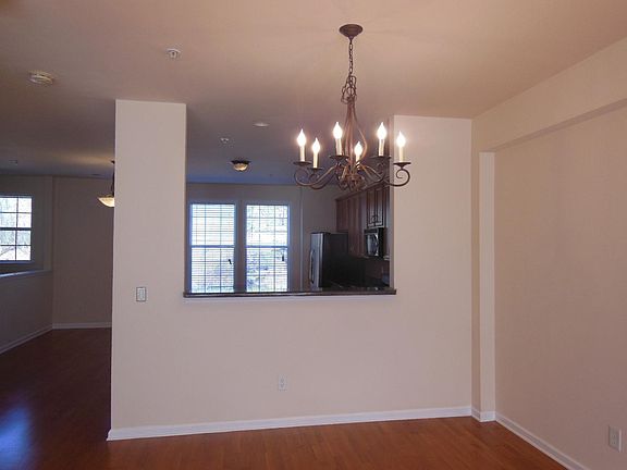 3rd image of 4650 Creekside Villas Way SE