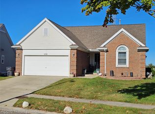 1179 Oaklawn Dr, Pontiac, MI 48341