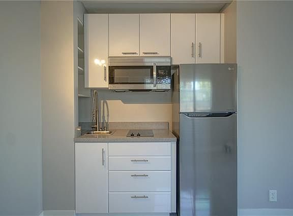 3rd image of 640 NE 7th Ave #7