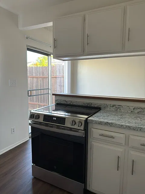 2 bed, 1.5 bath, $2,000 — Photo 4