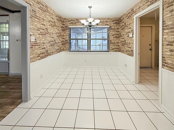 4th image of 127 Begonia St