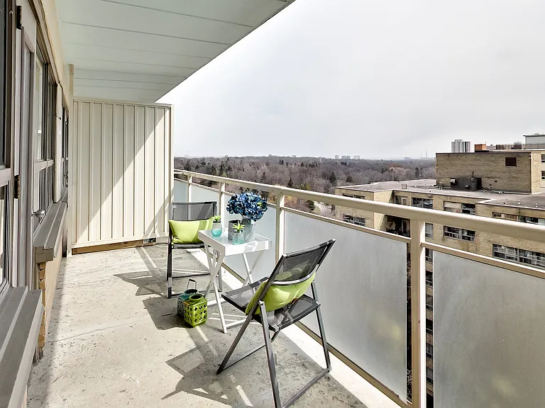 23 Lascelles Blvd — Photo 37