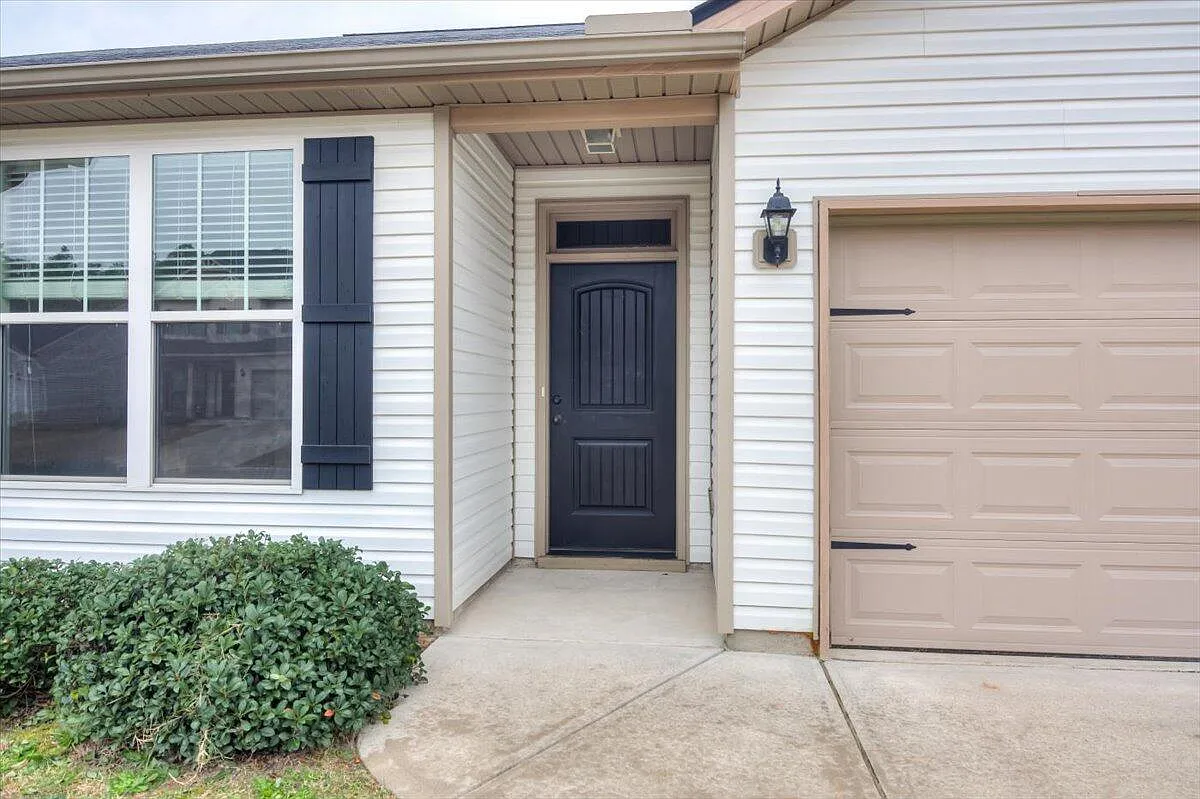 3 bed, 2.0 bath, 1551 sqft, $2,100 — Photo 3