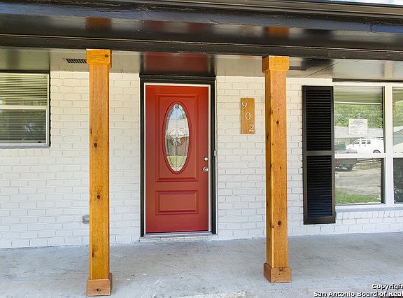 4th image of 902 Mount Kisco Dr