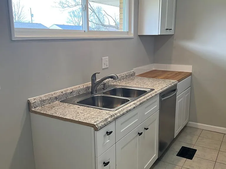 8826 Cabot Dr — Photo 6