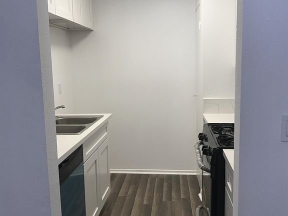 3rd image of 1020 Roswell Ave APT F