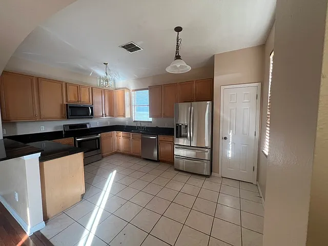 9785 Bennington Chase Dr — Photo 24