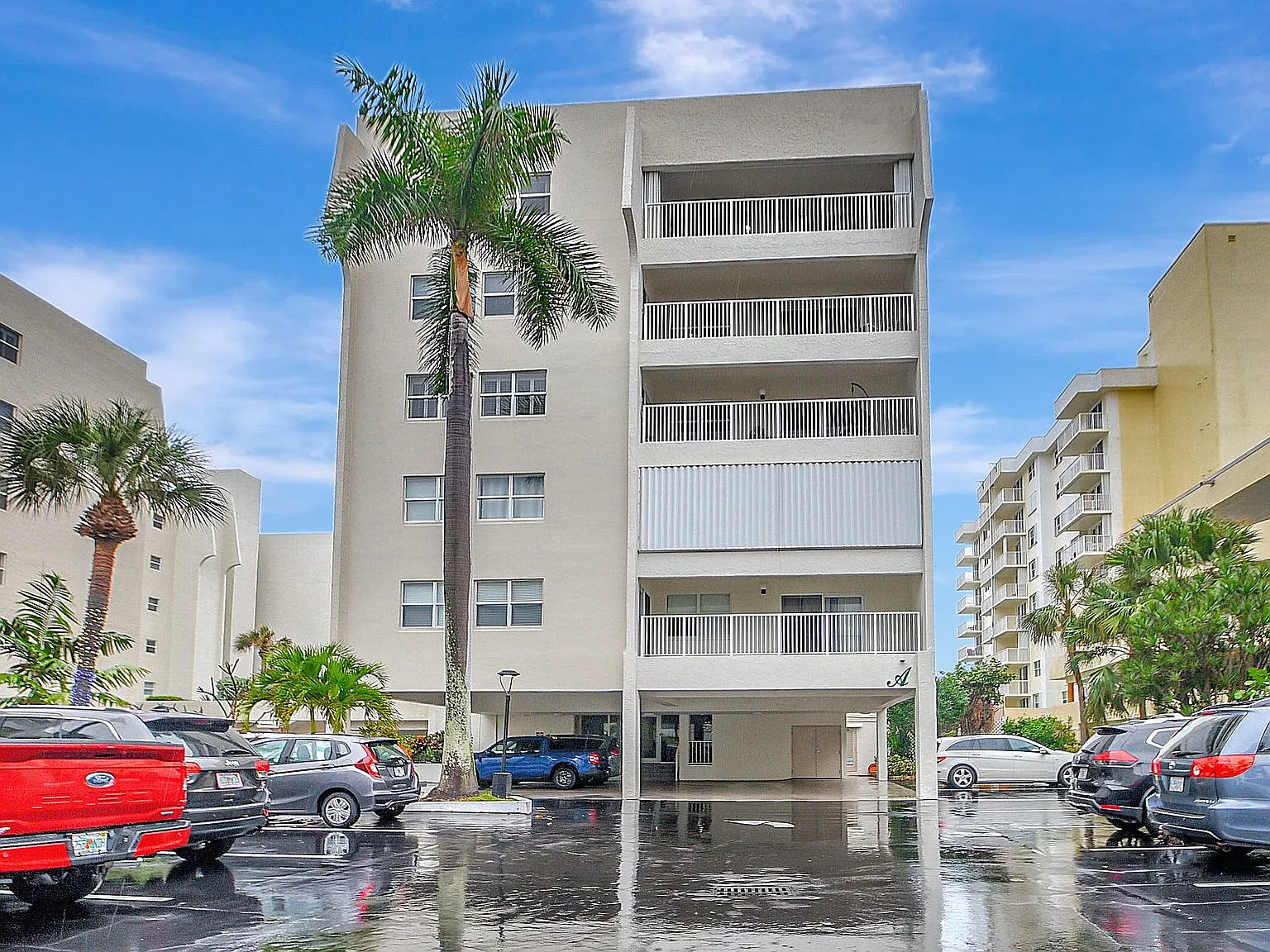 2 bed, 1275 sqft, $6,350 — Photo 1