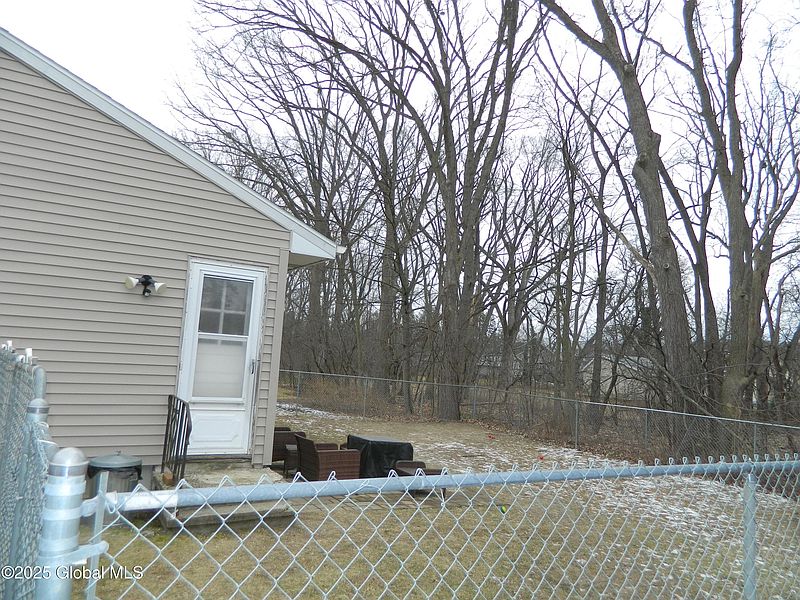 4th image of 8 Riverview Terrace
