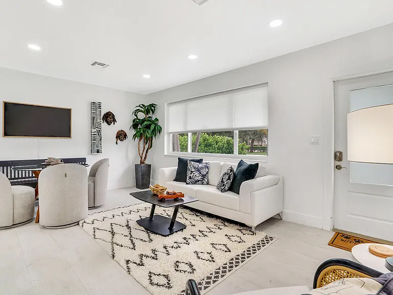 340 Summa St — Photo 7