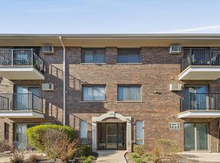 1240 S Lorraine Rd APT 3B, Wheaton, IL 60189